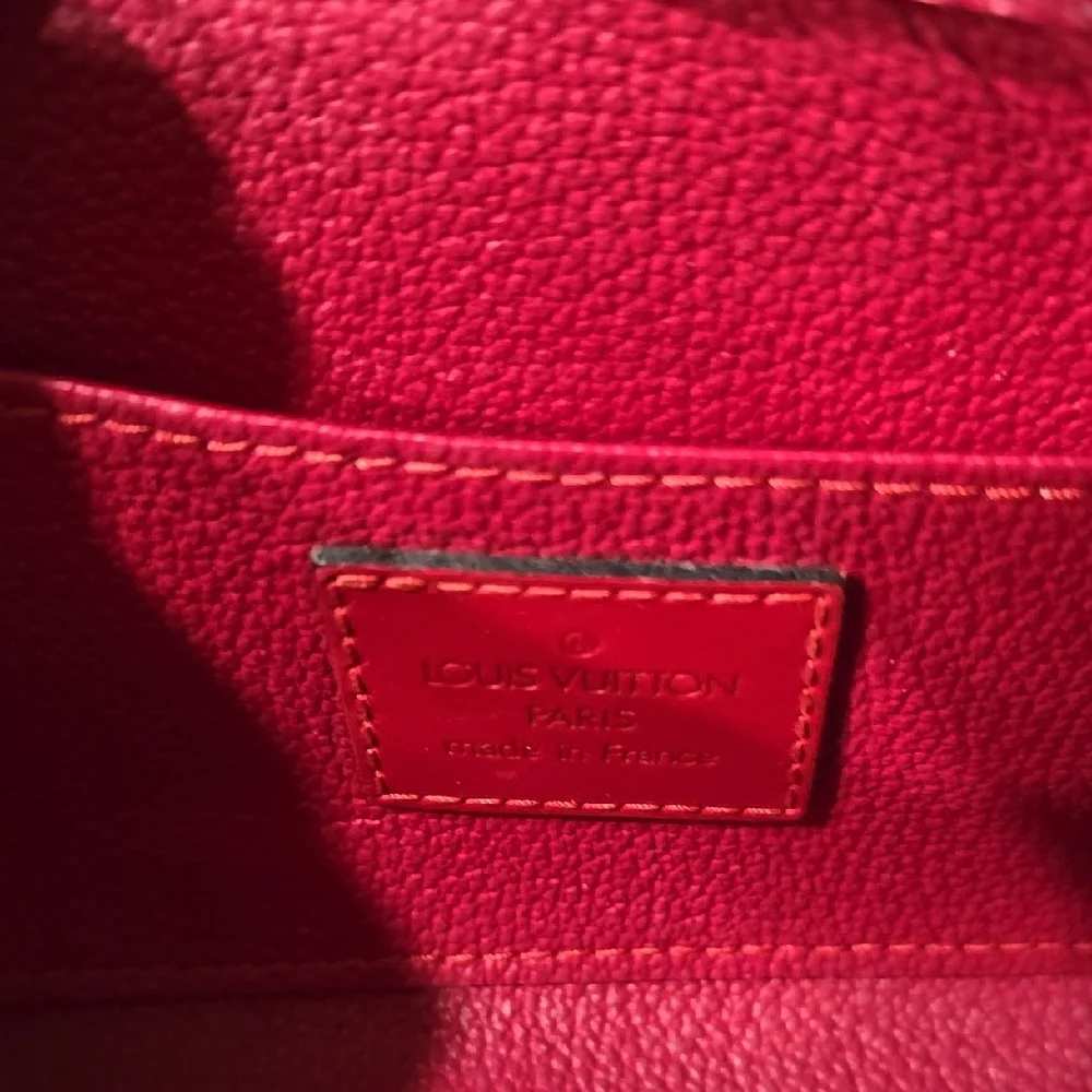* Like New * Louis Vuitton Epi Dauphine PM Clutch